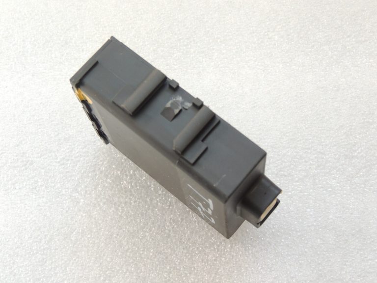 Toyota Avensis T27 Bezatslēgas durvju vadības bloks 89741-05081 Bezatslēgas durvju vadības bloks
