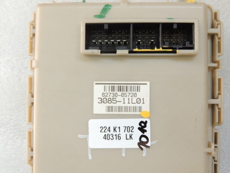 Toyota Avensis T27 salona drošinātāju vadības bloks 82730-05750 82730-05720