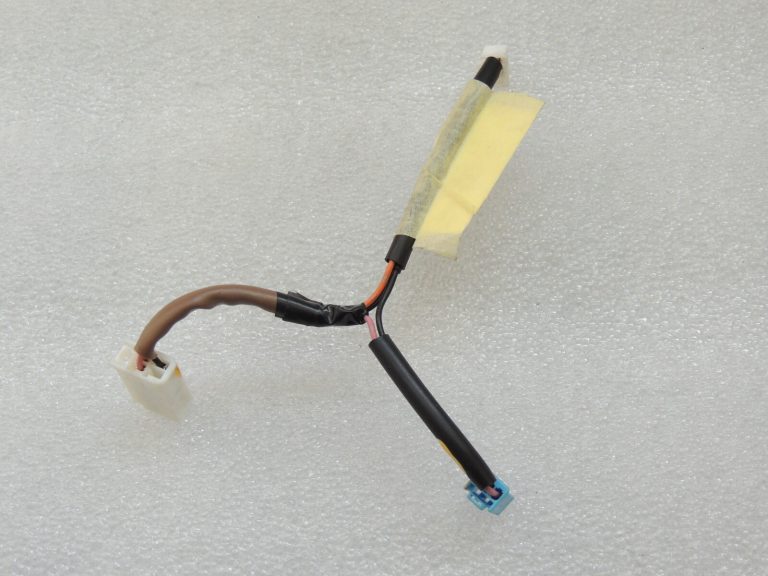 Toyota Avensis T27 stūres rata pārnesumu pārslēgšanas trose 84523-0F010 845230F010