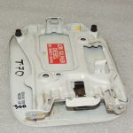 Toyota Avensis T27 Kombi degvielas uzpildes vāks 7735005040 Krāsa 040 Balta