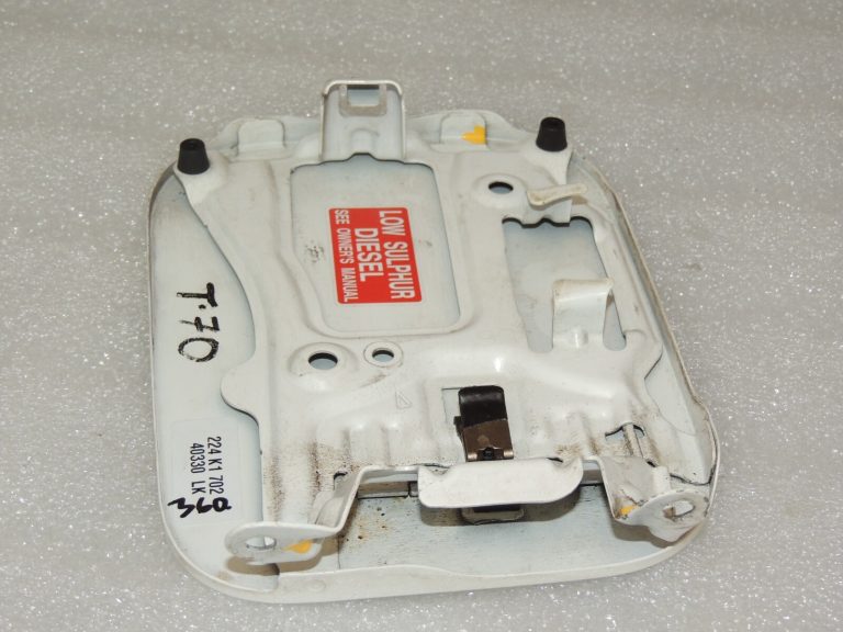 Toyota Avensis T27 Kombi degvielas uzpildes vāks 7735005040 Krāsa 040 Balta