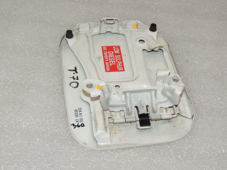 Toyota Avensis T27 Kombi degvielas uzpildes vāks 7735005040 Krāsa 040 Balta