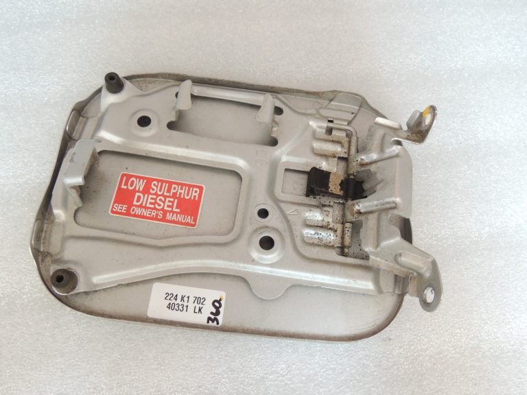 Toyota Avensis T27 Kombi degvielas uzpildes vāks 7735005040 Krāsa 1F7 Silver