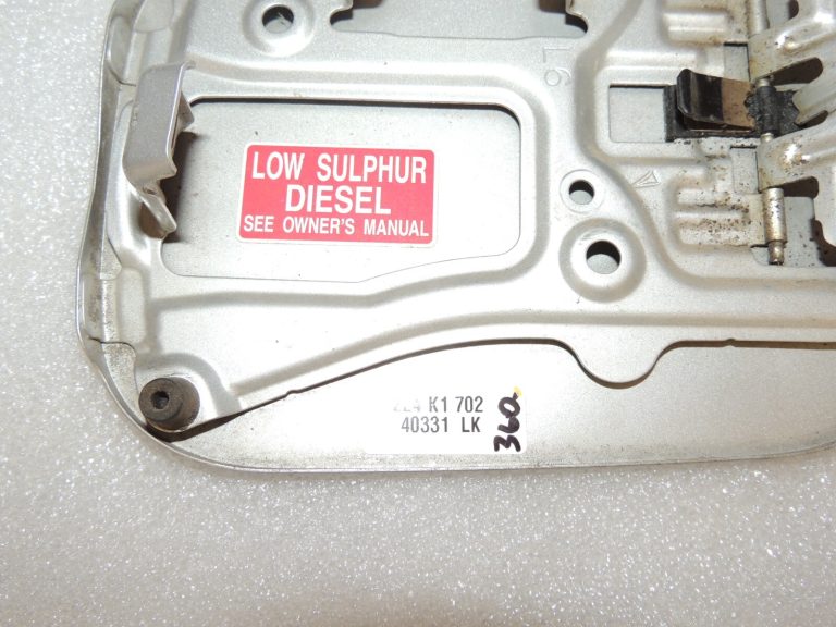 Toyota Avensis T27 Kombi degvielas uzpildes vāks 7735005040 Krāsa 1F7 Silver