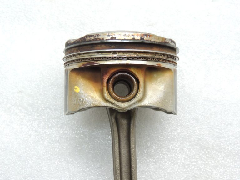 Toyota Yaris P13 1.5 16V 2NRFKE 82kw Sakare ar virzuli 13201-49116 13101-47180