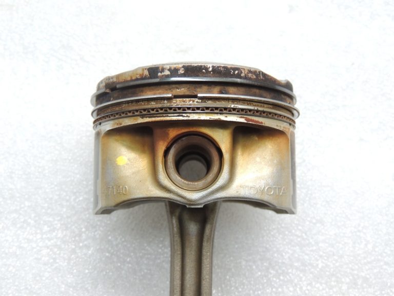 Toyota Yaris P13 1.5 16V 2NRFKE 82kw Sakare ar virzuli 13201-49116 13101-47180