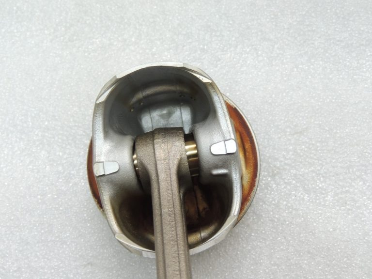 Toyota Yaris P13 1.5 16V 2NRFKE 82kw Sakare ar virzuli 13201-49116 13101-47180