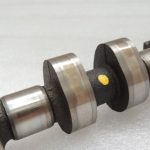 Toyota Yaris P13 1.5 16V 2NRFKE 82kw Izplūdes sadales vārpsta 13502-47050 Sadales vārpsta Nr. 2