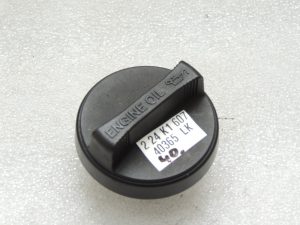 Toyota Yaris P13 1.5 16V 2NRFKE 82kw Eļļas uzpildes vāciņš 12180-38010 Eļļas KLP KLP
