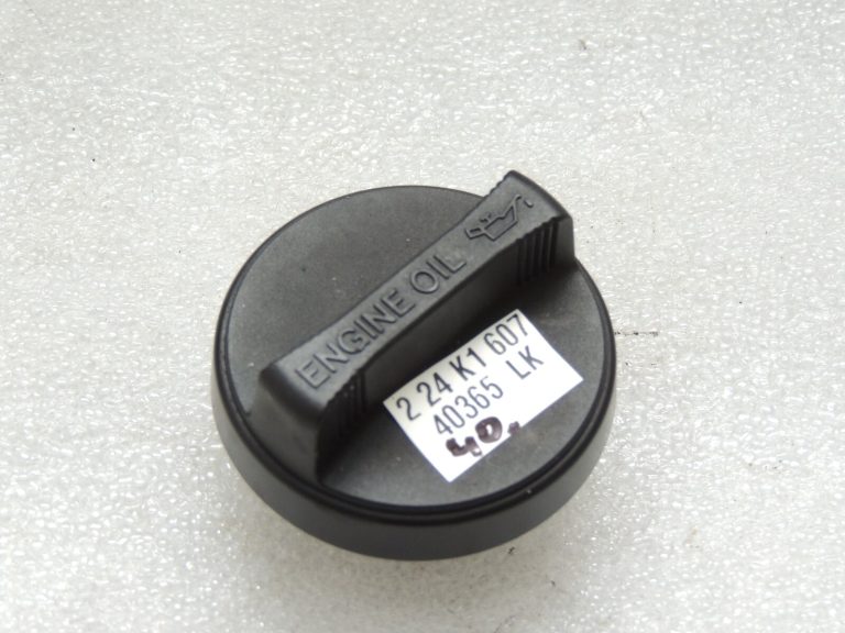 Toyota Yaris P13 1.5 16V 2NRFKE 82kw Eļļas uzpildes vāciņš 12180-38010 Eļļas KLP KLP