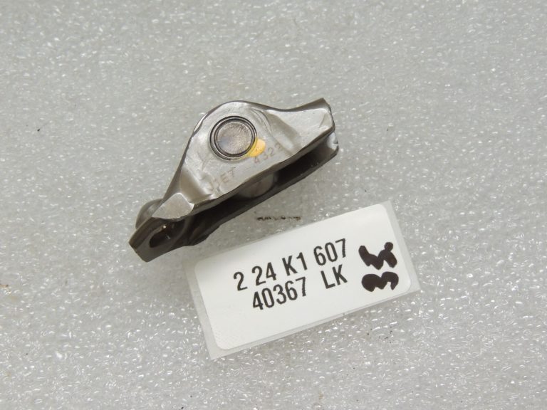 Toyota Yaris P13 1.5 2NRFKE 82kw Svārsteņa grozītāja sviras 13801-36020 13801-0C030