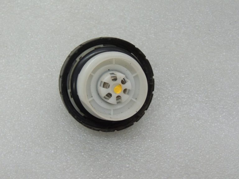 Oriģināls Toyota Hilux VII 2KD-FTV dīzeļdegvielas uzpildes vāciņš 77300-52030