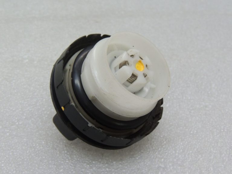 Oriģināls Toyota Hilux VII 2KD-FTV dīzeļdegvielas uzpildes vāciņš 77300-52030