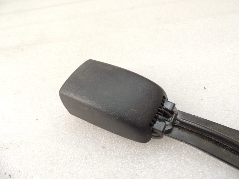 Toyota Hilux VII Priekšējā labās drošības jostas sprādze 73230-0K030-C0 73230-0K030