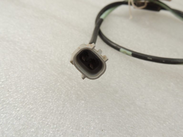 Oriģināls Toyota Hilux VII ABS sensors riteņu ātruma sensors aizmugurējais kreisais 89546-71030