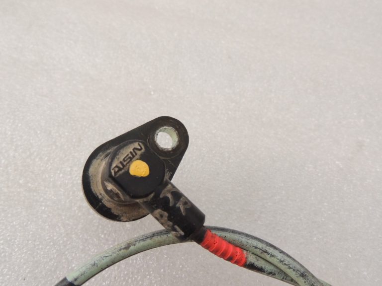 Oriģināls Toyota Hilux VII ABS sensors riteņu ātruma sensors aizmugurējais kreisais 89546-71030