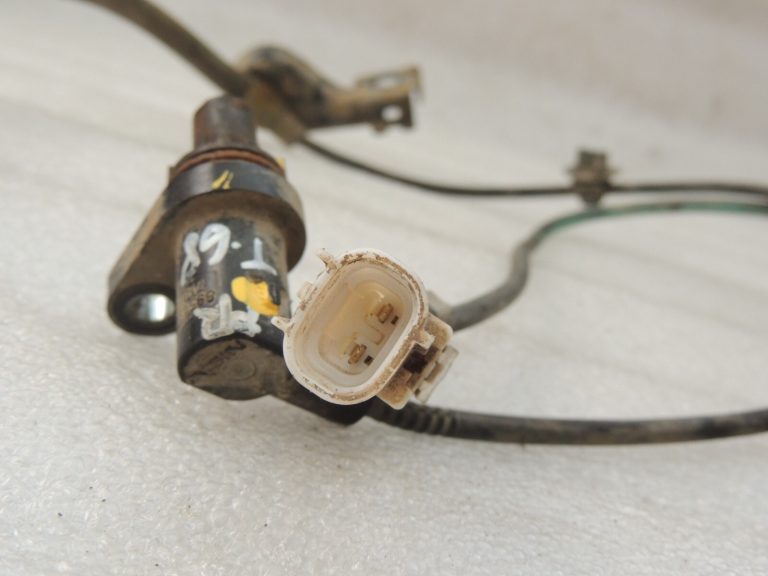 Oriģināls Toyota Hilux VII ABS sensors riteņu ātruma sensors priekšējais labais 89542-71010