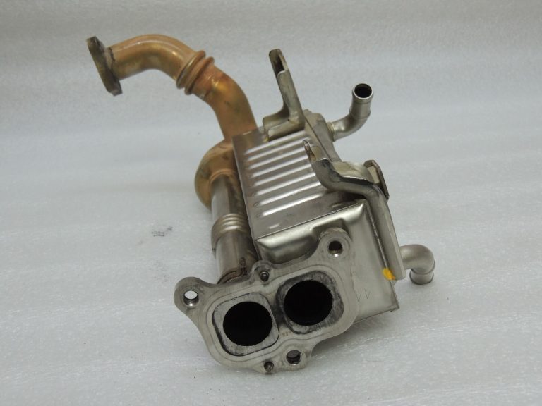 Toyota Hilux VII 2.5 D-4D 2KD-FTV EGR dzesētājs Izplūdes gāzu dzesētājs 2560130131 EGR dzesētājs