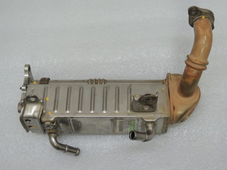 Toyota Hilux VII 2.5 D-4D 2KD-FTV EGR dzesētājs Izplūdes gāzu dzesētājs 2560130131 EGR dzesētājs