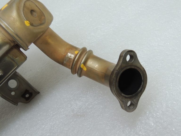 Toyota Hilux VII 2.5 D-4D 2KD-FTV EGR dzesētājs Izplūdes gāzu dzesētājs 2560130131 EGR dzesētājs