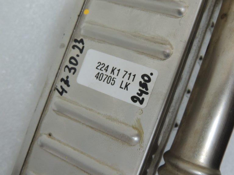 Toyota Hilux VII 2.5 D-4D 2KD-FTV EGR dzesētājs Izplūdes gāzu dzesētājs 2560130131 EGR dzesētājs