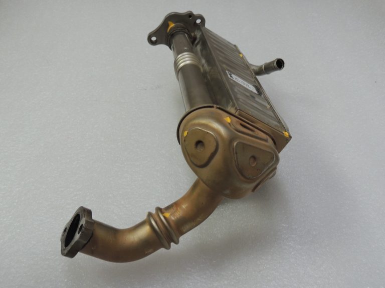 Toyota Hilux VII 2.5 D-4D 2KD-FTV EGR dzesētājs Izplūdes gāzu dzesētājs 2560130131 EGR dzesētājs