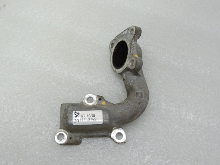 Toyota Hilux VII 2.5 D-4D 2KD-FTV EGR dzesētāja caurules adapteris 2561130050