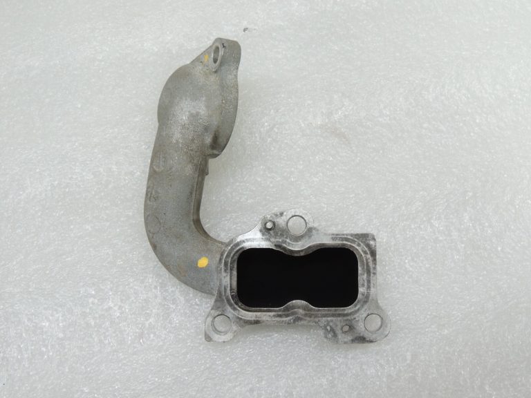 Toyota Hilux VII 2.5 D-4D 2KD-FTV EGR dzesētāja caurules adapteris 2561130050