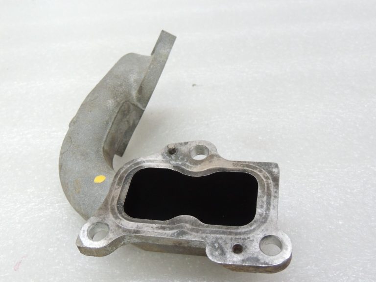 Toyota Hilux VII 2.5 D-4D 2KD-FTV EGR dzesētāja caurules adapteris 2561130050