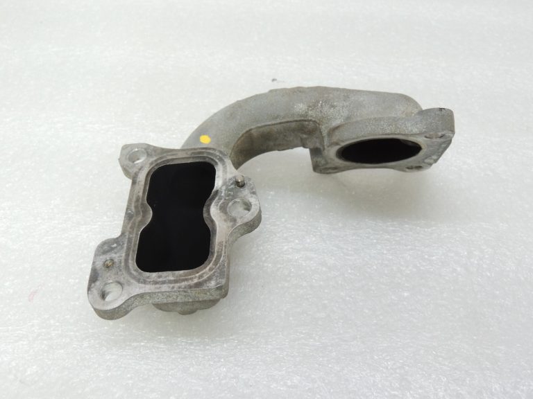 Toyota Hilux VII 2.5 D-4D 2KD-FTV EGR dzesētāja caurules adapteris 2561130050