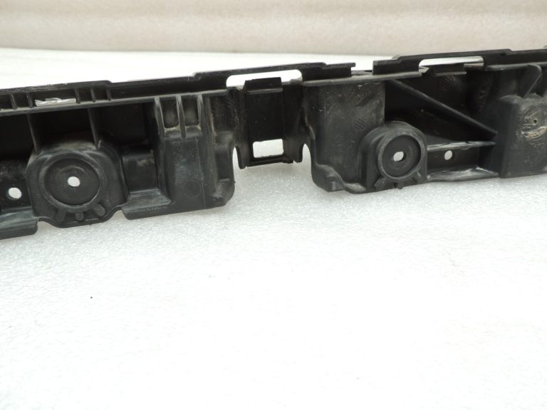 Seat Cupra Leon KL8 Sportstourer aizmugurējā bampera kronšteina centrs 5FE807863B