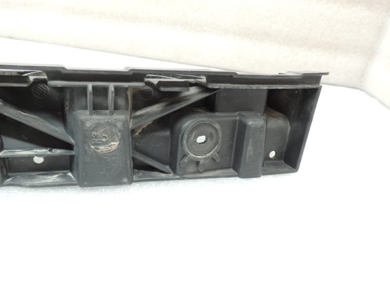 Seat Cupra Leon KL8 Sportstourer aizmugurējā bampera kronšteina centrs 5FE807863B