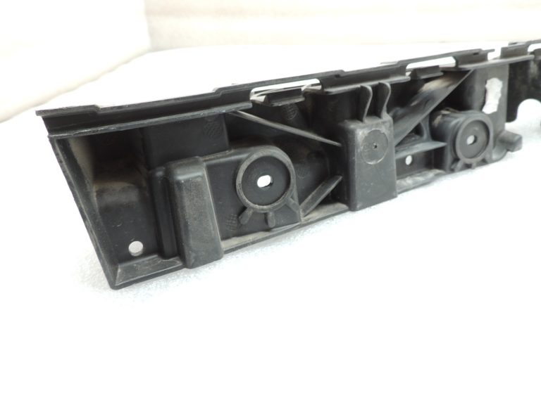 Seat Cupra Leon KL8 Sportstourer aizmugurējā bampera kronšteina centrs 5FE807863B