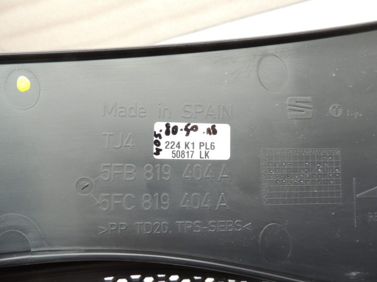 Cupra Leon KL8 vējstikla pārsegs Ūdens deflektors Labais 5FB819404A