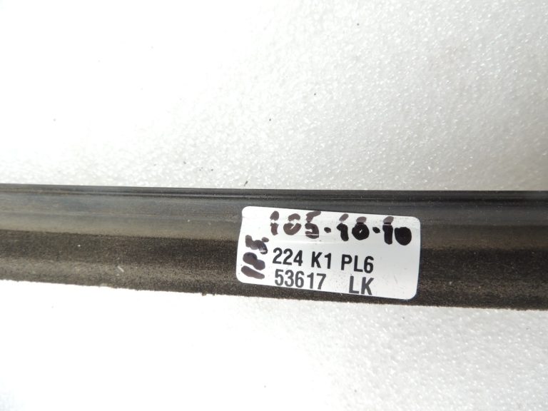 Peugeot 508 I 8D Sedans Aizmugurējā kreisā stikla līstes durvju līstes hromētas 9334T0