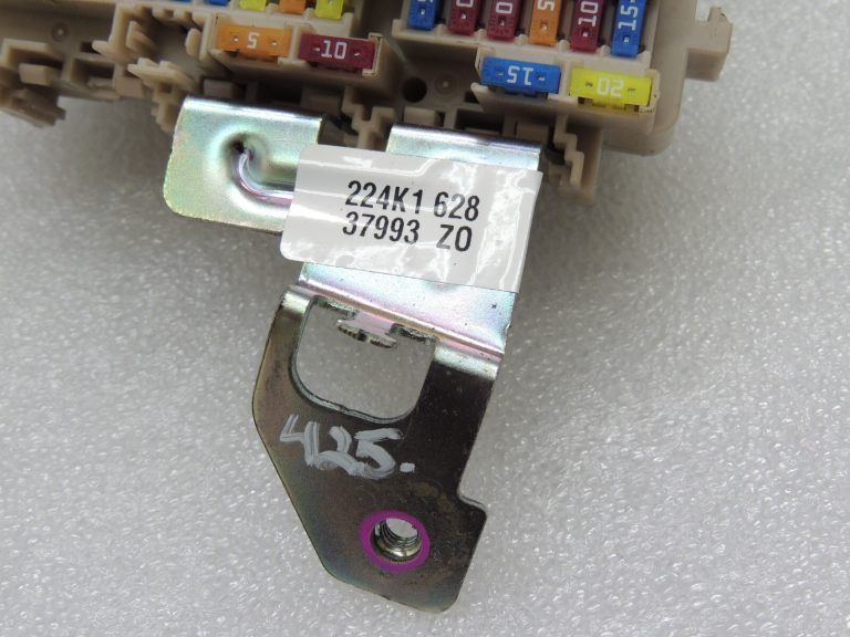Nissan Qashqai J11 1.3 DIG-T drošinātāju kārbas vadības bloks 243504EB0C
