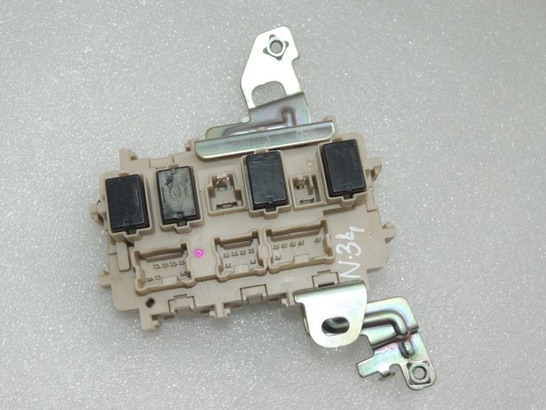 Nissan Qashqai J11 1.3 DIG-T drošinātāju kārbas vadības bloks 243504EB0C