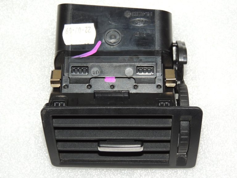 Ford Kuga I Priekšējā ventilācijas atvere 1751124 3M51-R018B08-AG3ZHE