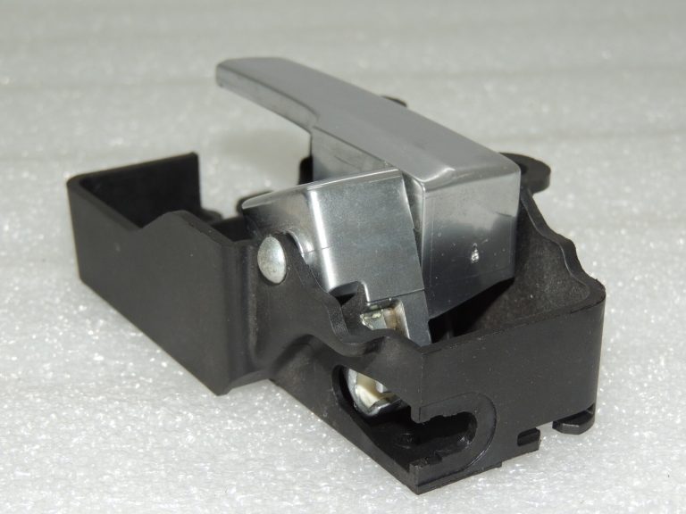 Ford OEM iekšējais kreiso durvju rokturis 1501943 8M51-R22601-AA