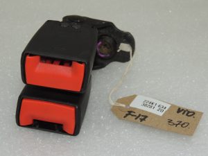 Ford Kuga I Aizmugurējā centrālā drošības jostas sprādze 1790511 6G9N-613K21-AC