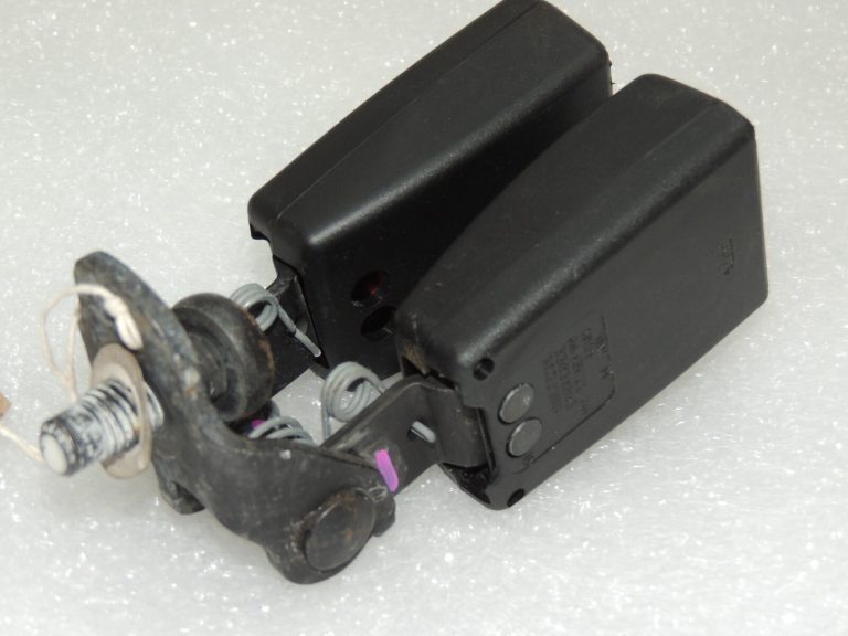 Ford Kuga I Aizmugurējā centrālā drošības jostas sprādze 1790511 6G9N-613K21-AC