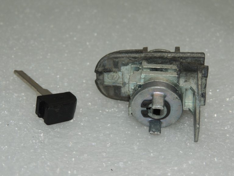Ford Kuga I C394 Aizdedzes slēdzene ar atslēgu komplektu 5133983 1552849