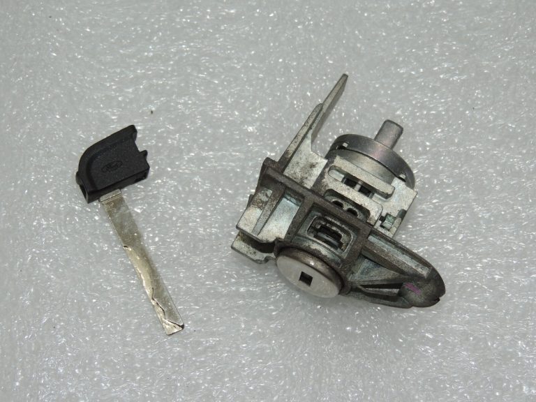 Ford Kuga I C394 Aizdedzes slēdzene ar atslēgu komplektu 5133983 1552849