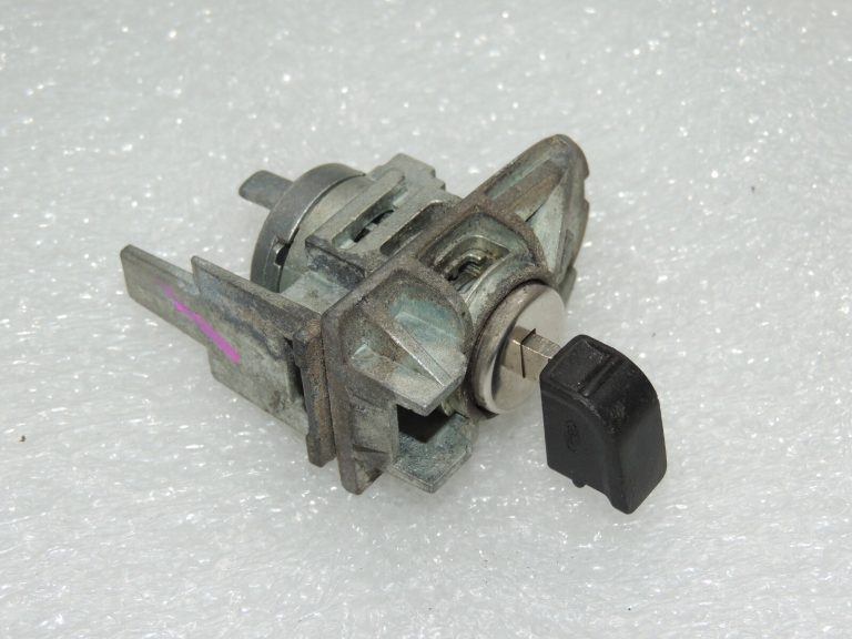 Ford Kuga I C394 Aizdedzes slēdzene ar atslēgu komplektu 5133983 1552849
