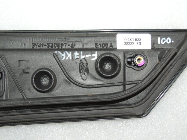 Ford Kuga I C394 Durvju līstes kreisā A-apmales 1555149 8V41-S20897-AC
