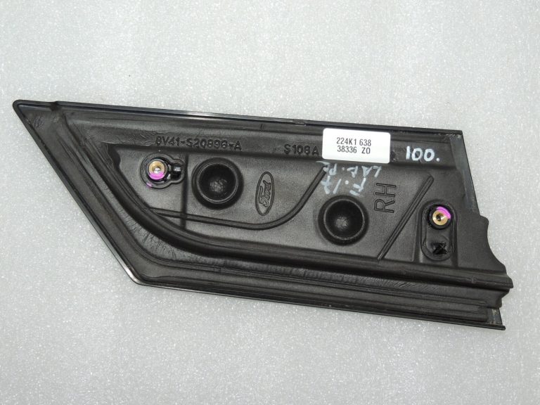 Ford Kuga I C394 Durvju līstes A-apmales labās puses 1555148 8V41-S20896-AC