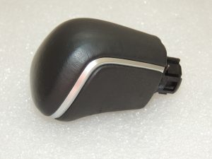 Toyota Yaris IV (XP210) gear knob gearshift 33504K0020C0