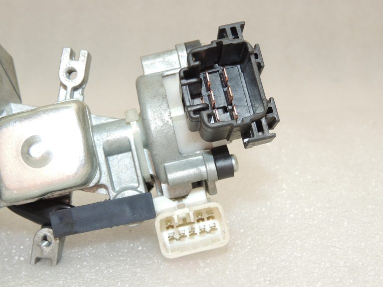 Suzuki SX4 I EY aizdedzes bloķēšanas slēdzenes cilindra durvju slēdzene ar atslēgu 37105-79823