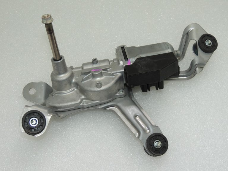 Toyota Yaris IV aizmugurējā tīrītāja motors 85130K0010
