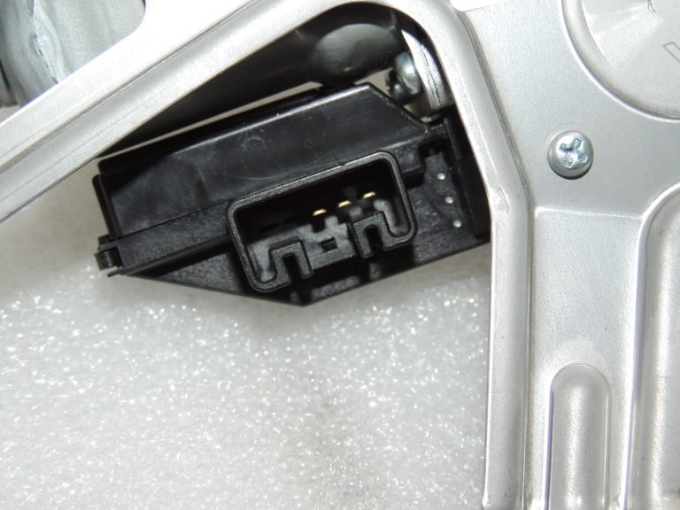 Toyota Yaris IV aizmugurējā tīrītāja motors 85130K0010